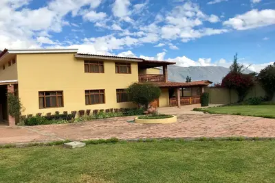 Image de Retraite magnifique: une vue incroyable sur les plus grandes montagnes enneigées du Pérou