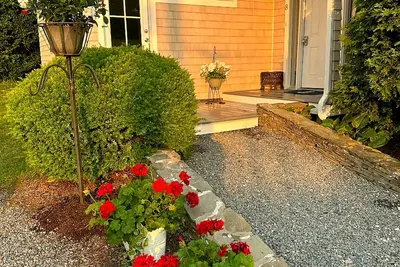 Image de Charmant et élégant cottage privé de 3 chambres sur la plage à 2 minutes à pied de First Beach