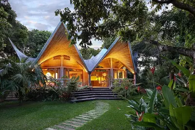 Image de Villa Se7e - Maison En Bois Et Bambou - Une maison de charme romantique cachée dans la nature.