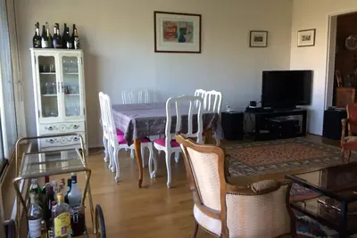 Image de Versailles, appartement traversant entouré de verdure avec grand balcon