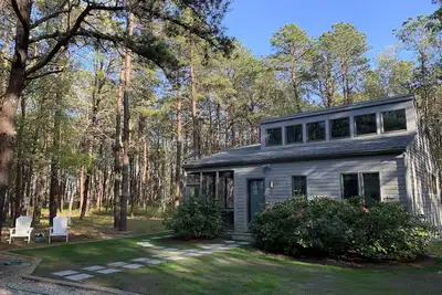 Image de Paisible Guest House Cottage, w climatisation et seulement 0. 2 à la plage privée!