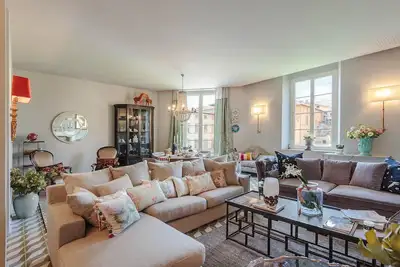 Image de Penthouse de luxe sur la place centrale à l'intérieur des remparts de Lucques