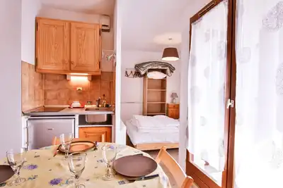 Image de Charmant T2 de 23m² à Bernex, proche pistes et randonnées, avec balcon et tout équipé