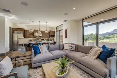 Image de Nouvelle maison de luxe dans un club de golf exclusif avec services complets