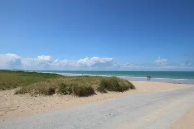 Maison lumineuse, plage à 800m, terrasse, vélos, Bbq, jardin clos – idéale pour vacances familiales!