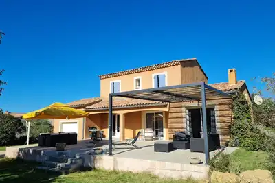 Image de Belle villa avec sa piscine privée au pied du Mont Ventoux à Malaucène