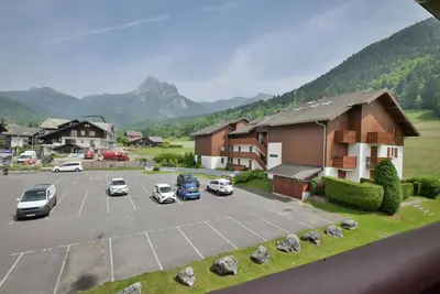Image de Charmant Duplex avec Balcon et Parking à Bernex, Proche Remontées Mécaniques