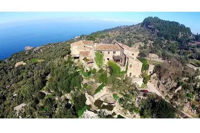 Image de Ancien monastère du XIVème siècle avec piscine privée et vue imprenable sur la mer