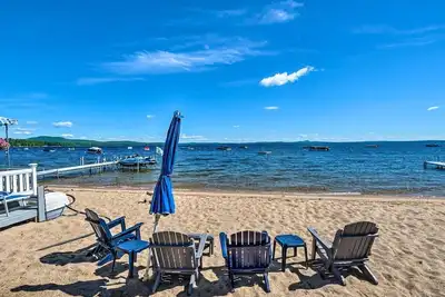 Image de Nouveau! Sebago Cottage en bord de mer avec terrasse + barbecue!