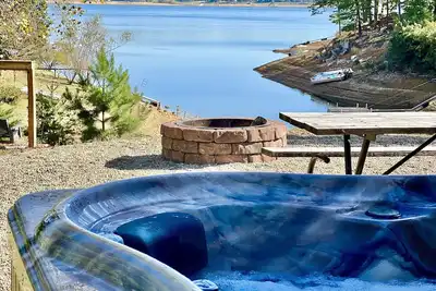 Image de Nouveau sur Vrbo- Maison récemment rénovée ancrable Lakefront pour 2019