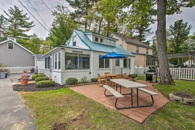 Image de Nouveau! Sebago Lake Cottage w / Patio + accès à la plage!