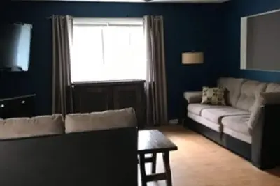 Image de Full House dans un cadre magnifique, isolé et boisé à 20 minutes de Traverse City