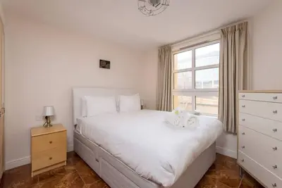 Image de Old Town 2-bedroom apt w/ parking close to Royal Mile
