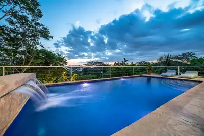 Image de Superbe villa de luxe avec vue sur l'océan récemment rénovée
