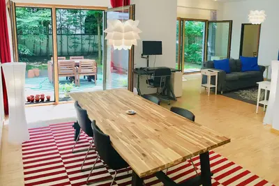 Image de Spacieux appartement central et calme avec terrasse / jardin privés