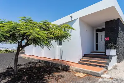 Image de villa dulce celestin lanzarote (wifi et piscine chauffée par le soleil)