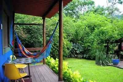 Image de Venez vous détendre au paradis sur place avec ses piscines naturelles et sa nature luxuriante.