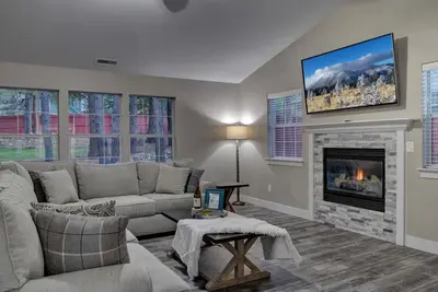 Image de Abineau House. . . Nouveau! Confort et luxe dans les pins