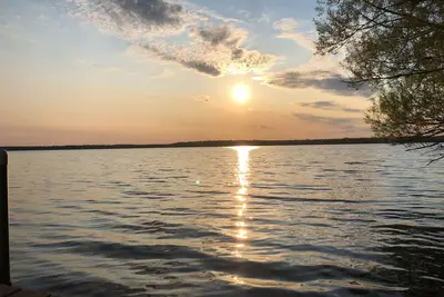 Image de Profitez de lac très privé à la maison avec vue sur le lever / coucher de soleil! Maison spacieuse pour 20 ans et plus