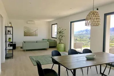 Image de Villa haut de gamme avec vue mer