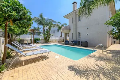 Villa Clementine - Private Pool Retreat