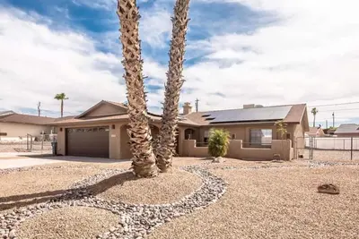 Image de Nouveau! Escapade à Lake Havasu avec stationnement pour camping-cars et bateaux