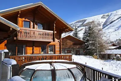 Chalet idéal pour les vacances de ski en groupe | Sauna Privé + Piscine Extérieure Chauffée