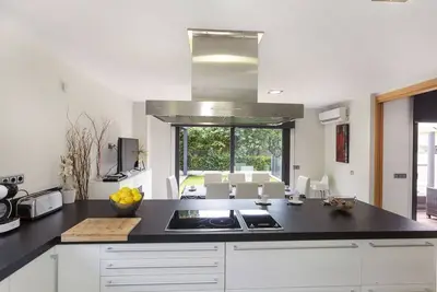 Image de Belle maison de vacances privée avec Wifi, piscine privée, climatisation, Tv, patio et parking