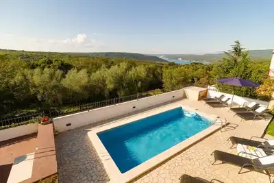 Image de Villa magnifiquement meublée avec piscine privée