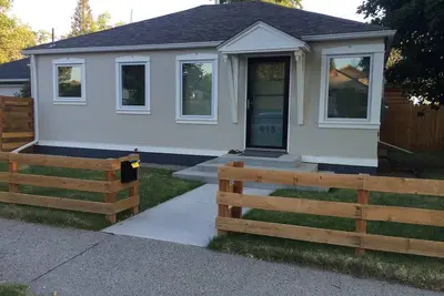 Image de Super propre et nouvelle 2 chambres au coeur de la ville!