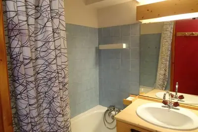 Image de À 100m des pistes de ski, Rez-de-chaussée, balcon, télévision, casier à ski, 25m², Peisey-Vallandry