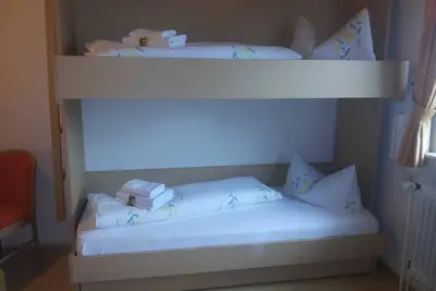 Image de Chambre Quintuple, non-fumeur, avec toilette et douche - Hotel Werneths Landgasthof Hirschen