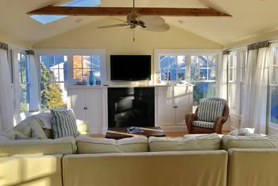 Image de Maison familiale récemment rénovée, climatisation centrale, douche extérieure, dans un quartier calme