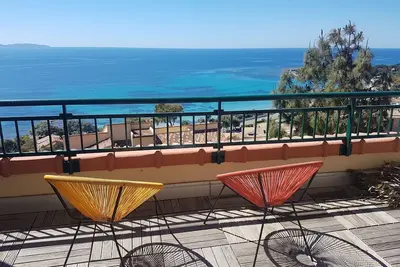 Image de Ajaccio Santa Lina, grande terrasse vue mer sur les Îles Sanguinaires.