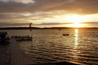Image de Fantastique lac Waterfront Torch Cottage ~ Court de tennis ~ Kayaks et Sup!