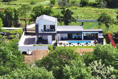 Image de Fantastique villa avec piscine, baby-foot et Bbq