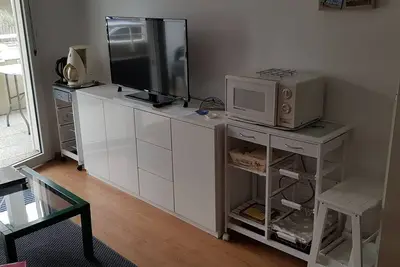 Image de Appartement T2 + coin cabine à proximité immédiate de la plage. Place de parking