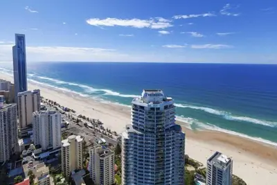 Image de Iconic Q1 Resort & Spa Trois chambres avec vue imprenable sur l'océan