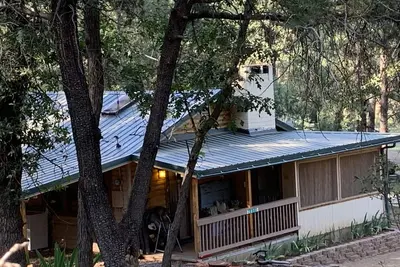 Image de Private Darling Cozy Cabin dans la forêt nationale de Tonto