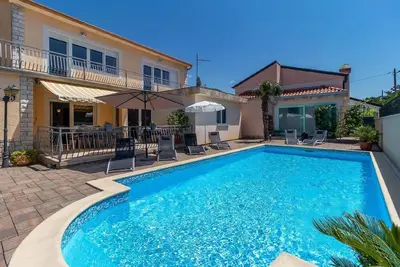 Image de Maison de vacances Jadranovo pour 2 - 8 personnes avec 4 chambres à coucher - Maison de vacances
