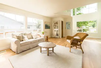 Image de \"The Langley House\", à pied du centre-ville, récemment rénové, familial et convivial!