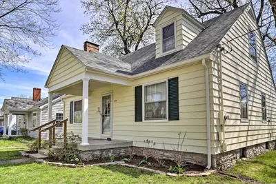 Image de Nouveau! Lexington Home w / Backyard Deck - 1. 6 km en direction du Royaume-Uni