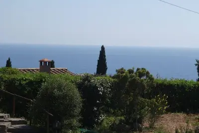 Villa privée avec grande terrasse et vue fantastique sur la mer