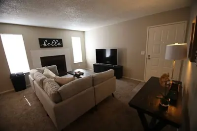 Image de Condo pratique près des casinos, shopping, université!