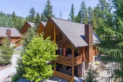 Image de Nouvelle liste! Belle cabane en rondins w / bain à remous!