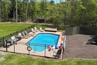 Image de Secluded 4. 500 pieds carrés Jack Frost / Camelback / Outlets / Casino / Hottub / Salle De Jeu