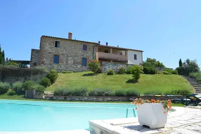 Image de Maison de vacances avec piscine et WiFi