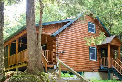 Image de Maison en rondins spectaculaire avec accès privé au lac