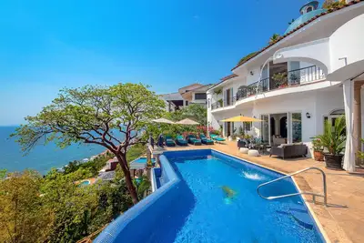 Image de Villa de style méditerranéen avec vue sur la mer dans la Chine de Conchas