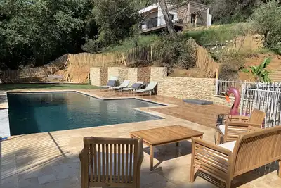 Image de Gîte en bois climatisé sur pilotis avec piscine chauffée, annimaux accéptés